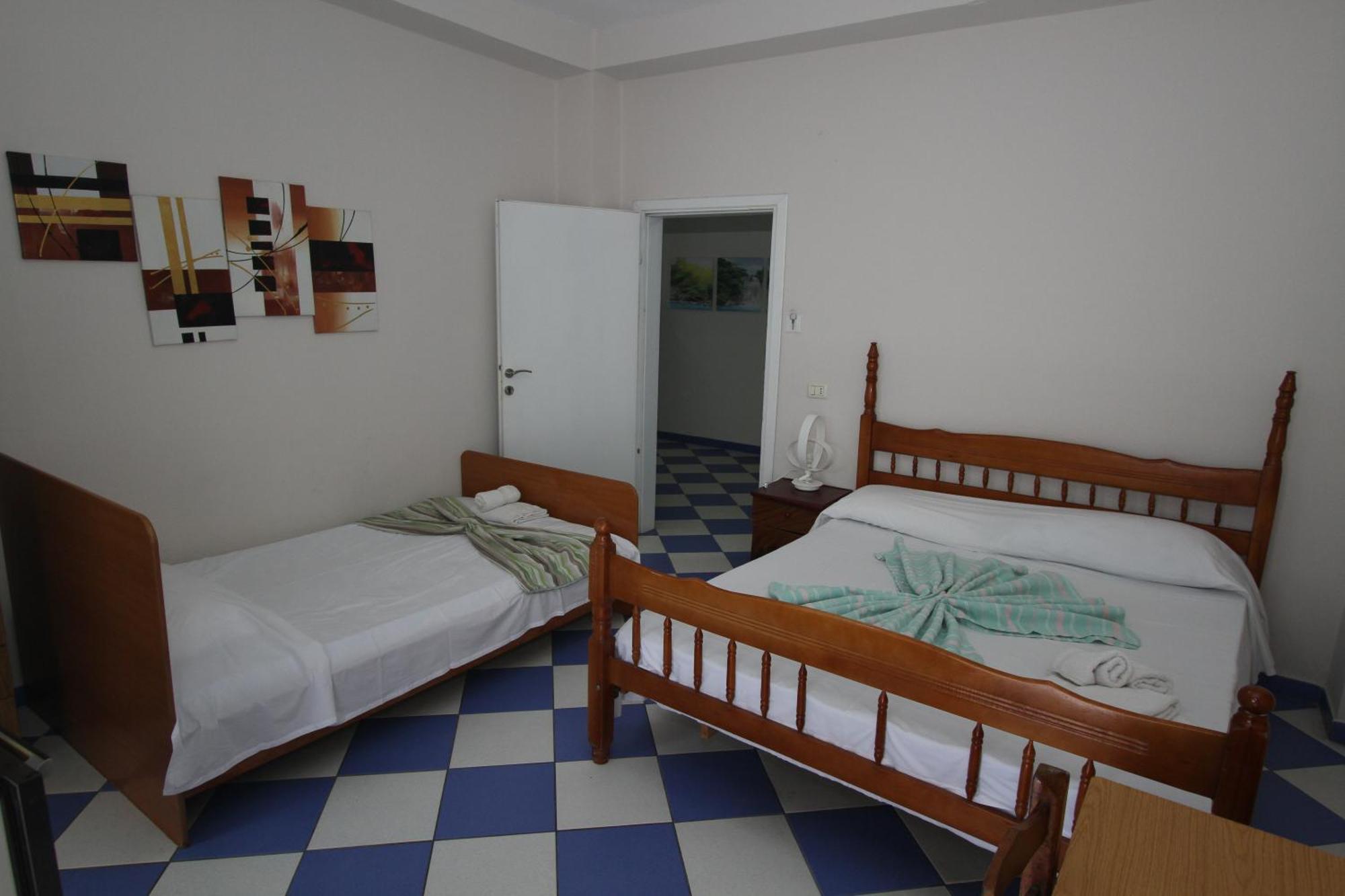 Kompleksi Eli Guest House Durrës 외부 사진